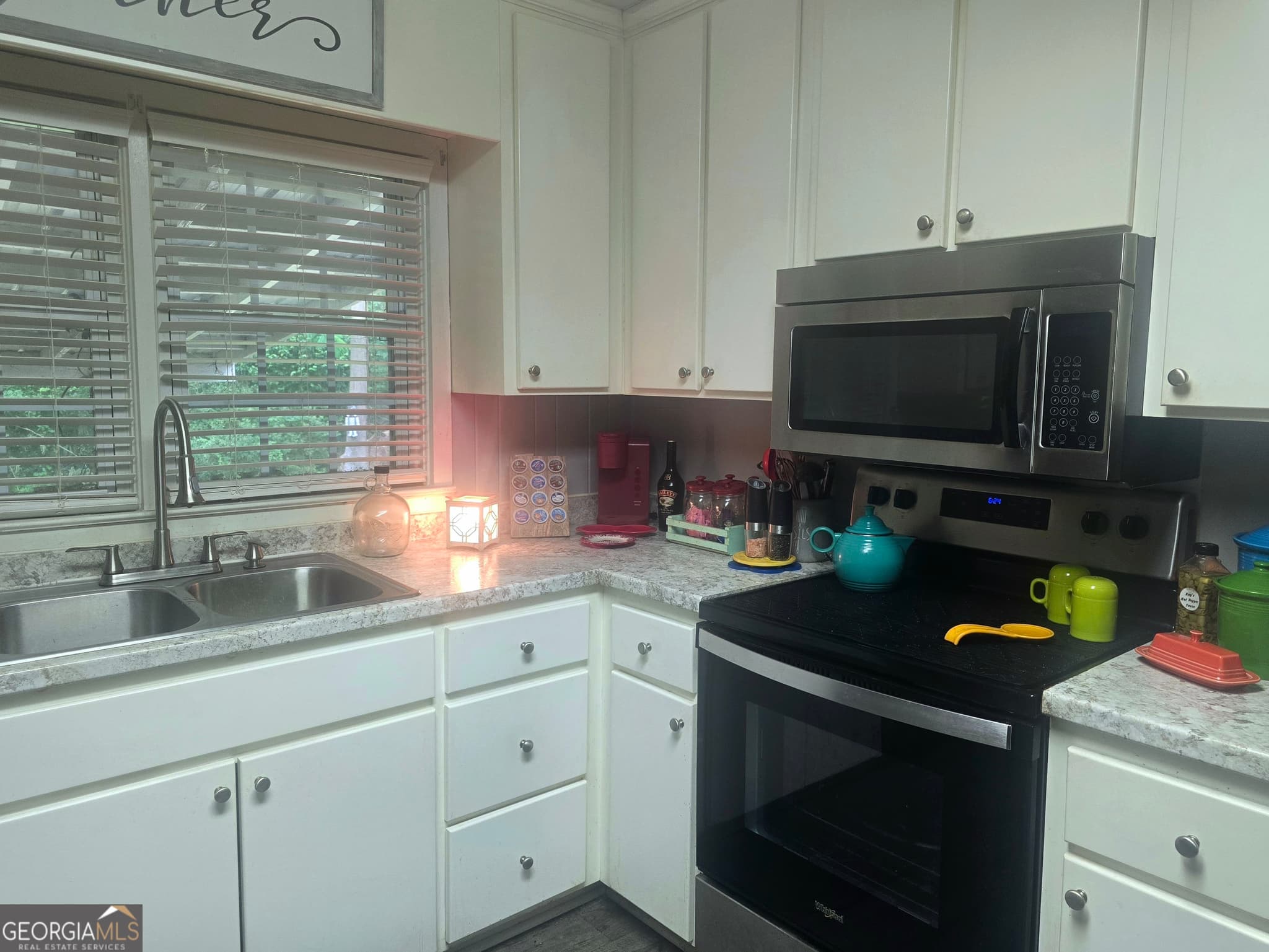 3 bedroom, 2 bathroom, 1,733 sq ft single family residence under contract at 409 W Sultana Drive, Fitzgerald, GA 31750 — photo 7