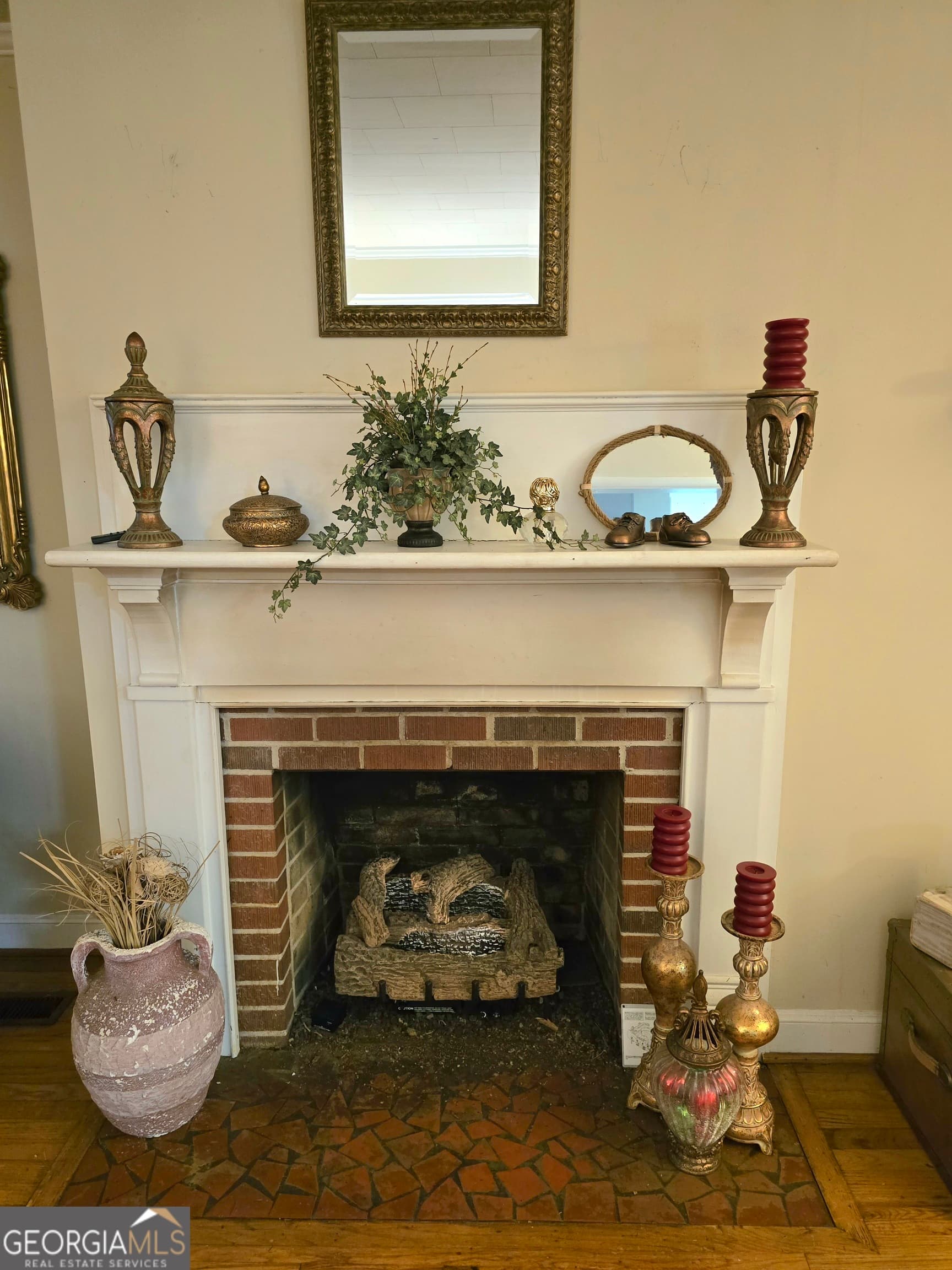 3 bedroom, 2 bathroom, 1,733 sq ft single family residence under contract at 409 W Sultana Drive, Fitzgerald, GA 31750 — photo 5