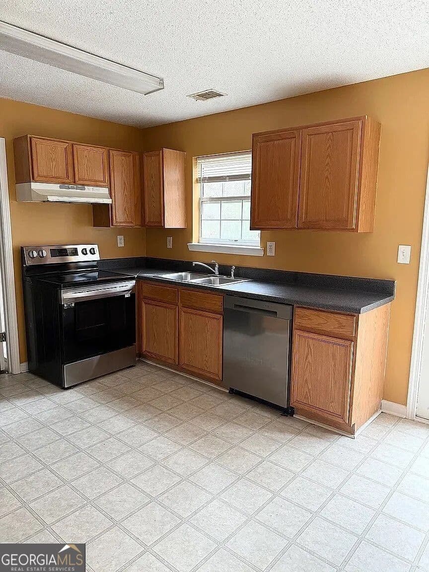 3 bedroom, 2 bathroom, 1,500 sq ft townhouse for rent at 1200 Pinedale Circle, Conyers, GA 30012 for $2,000 a month — photo 9