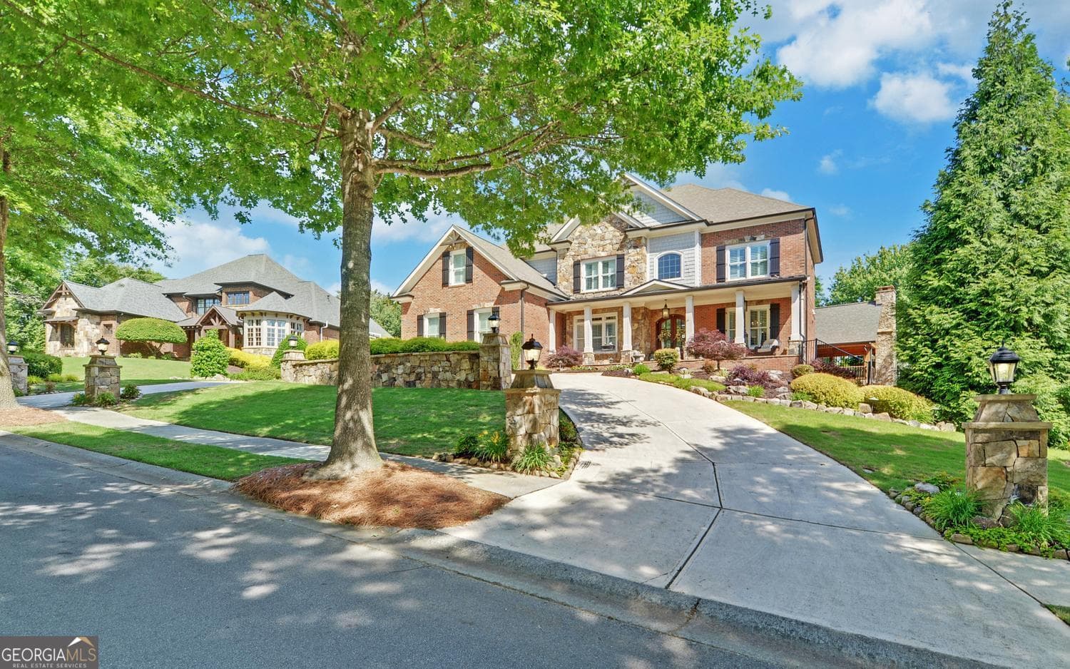 6 bedroom, 5.5 bathroom, 6,971 sq ft single family residence sold at 2604 Northern Oak Drive, Braselton, GA 30517