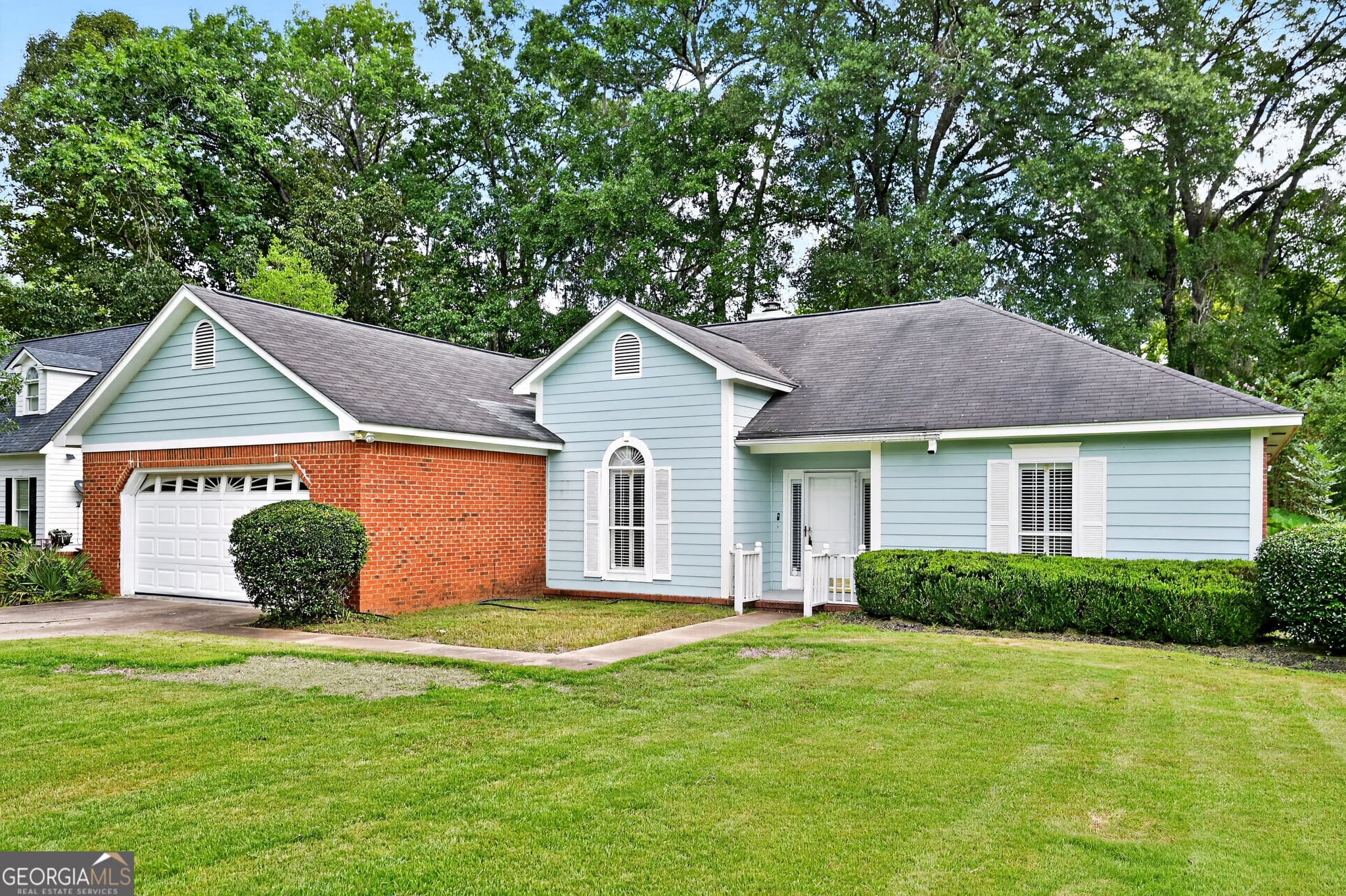 3 bedroom, 2 bathroom, 1,929 sq ft single family residence for sale at 218 Hummingbird Lane, Albany, GA 31707 — photo 2