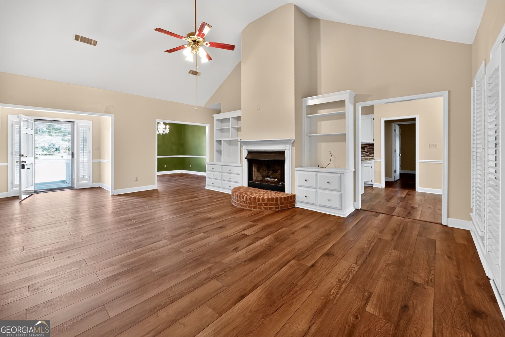 3 bedroom, 2 bathroom, 1,929 sq ft single family residence for sale at 218 Hummingbird Lane, Albany, GA 31707 — photo 6