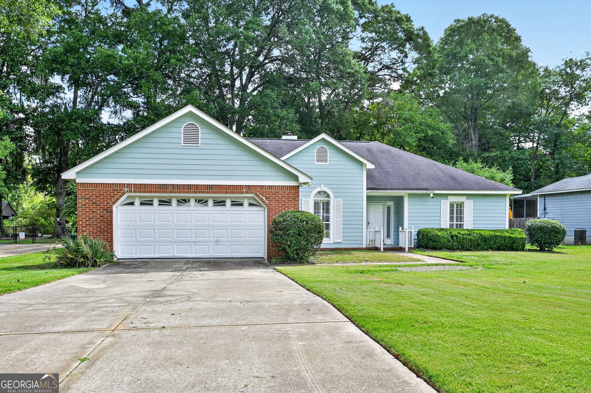 3 bedroom, 2 bathroom, 1,929 sq ft single family residence for sale at 218 Hummingbird Lane, Albany, GA 31707 — photo 3