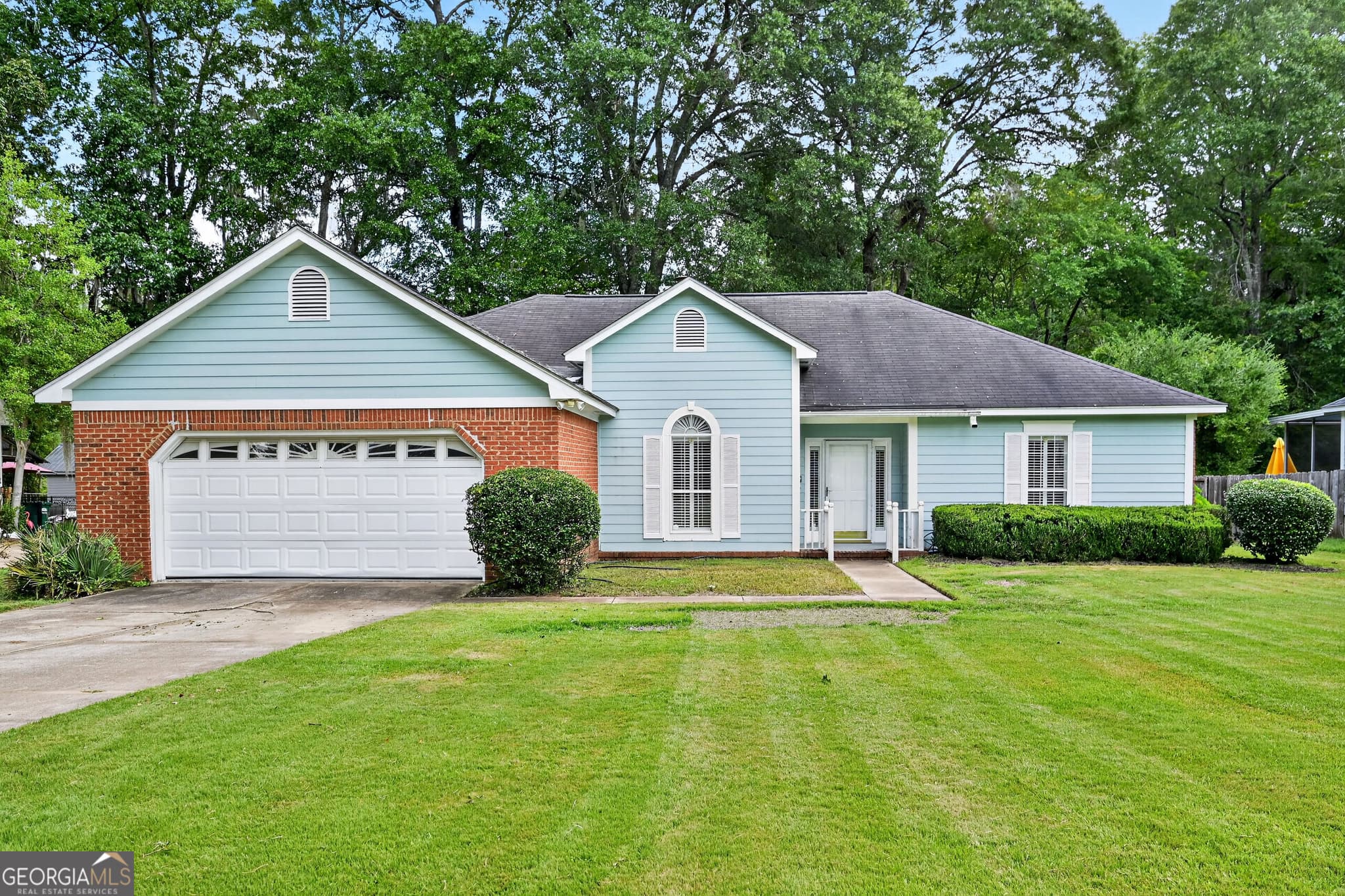 3 bedroom, 2 bathroom, 1,929 sq ft single family residence for sale at 218 Hummingbird Lane, Albany, GA 31707