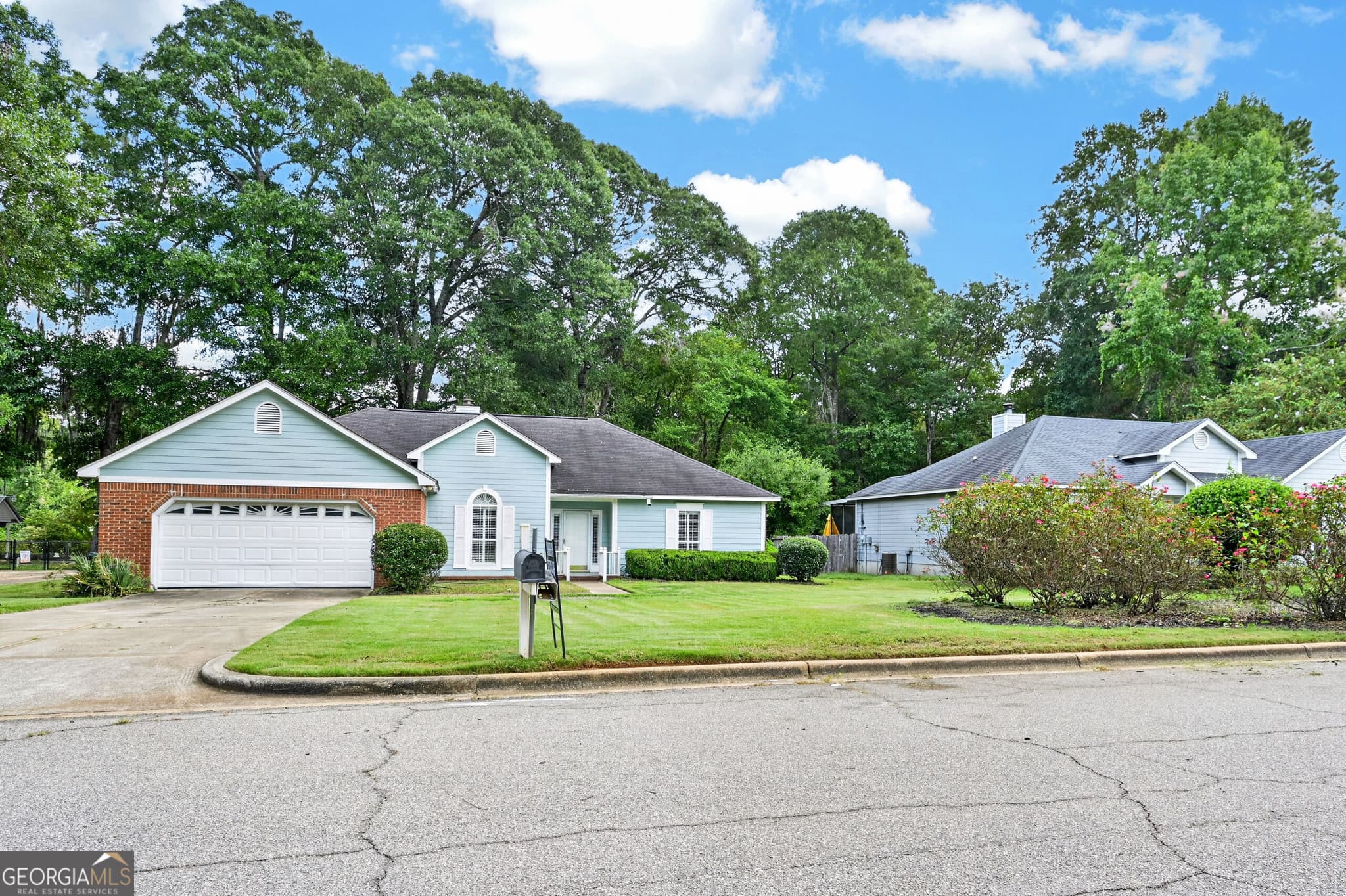 3 bedroom, 2 bathroom, 1,929 sq ft single family residence for sale at 218 Hummingbird Lane, Albany, GA 31707 — photo 4