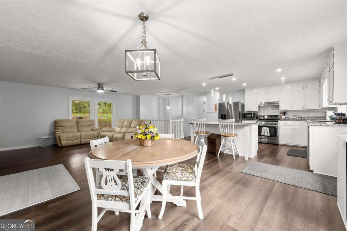 4 bedroom, 2.5 bathroom, 2,576 sq ft single family residence for sale at 177 Norton Circle, Carrollton, GA 30117 — photo 6