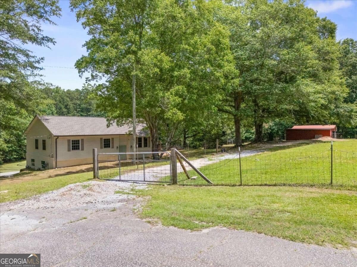 4 bedroom, 2.5 bathroom, 2,576 sq ft single family residence for sale at 177 Norton Circle, Carrollton, GA 30117 — photo 7