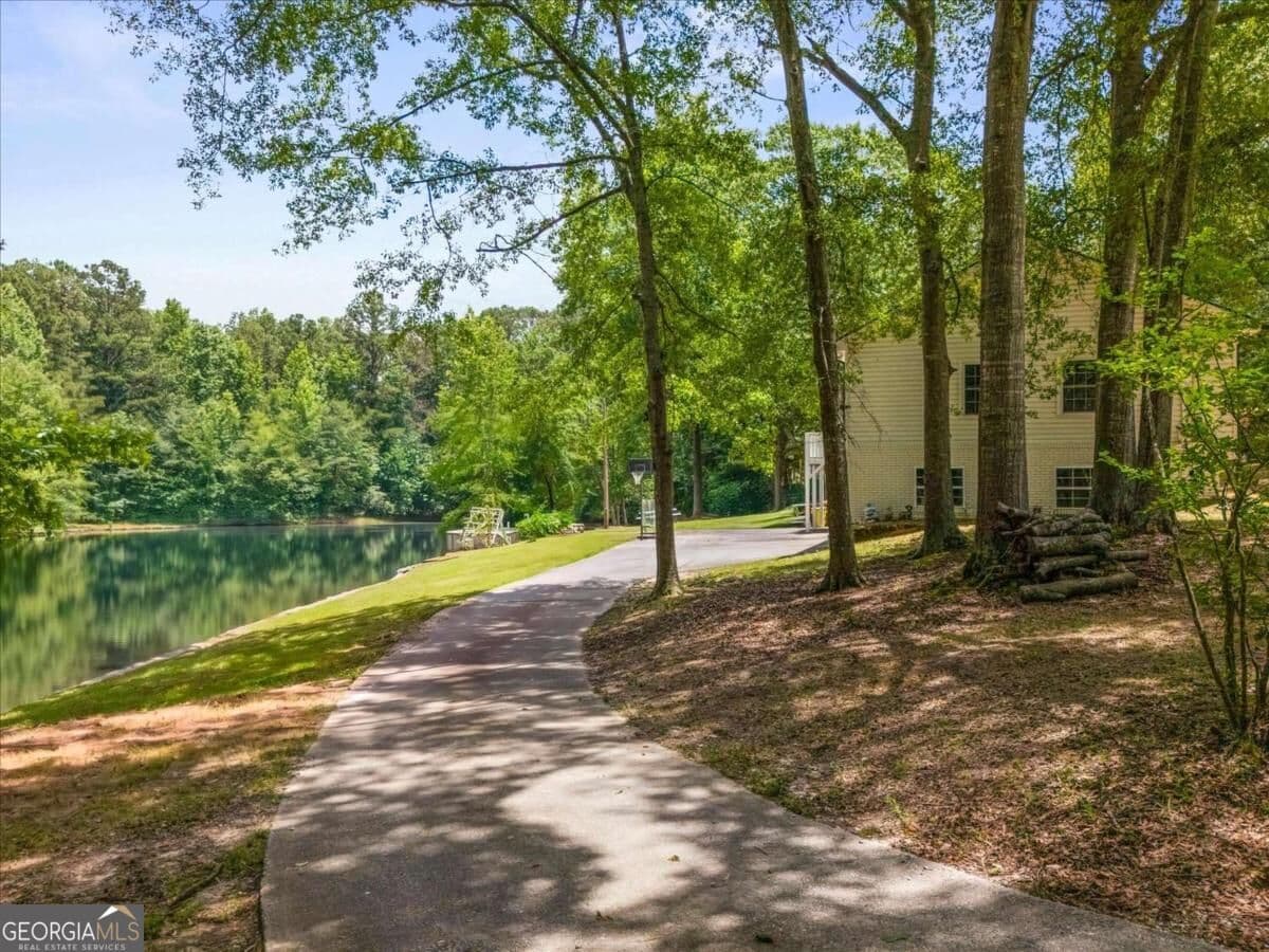 4 bedroom, 2.5 bathroom, 2,576 sq ft single family residence for sale at 177 Norton Circle, Carrollton, GA 30117 — photo 10