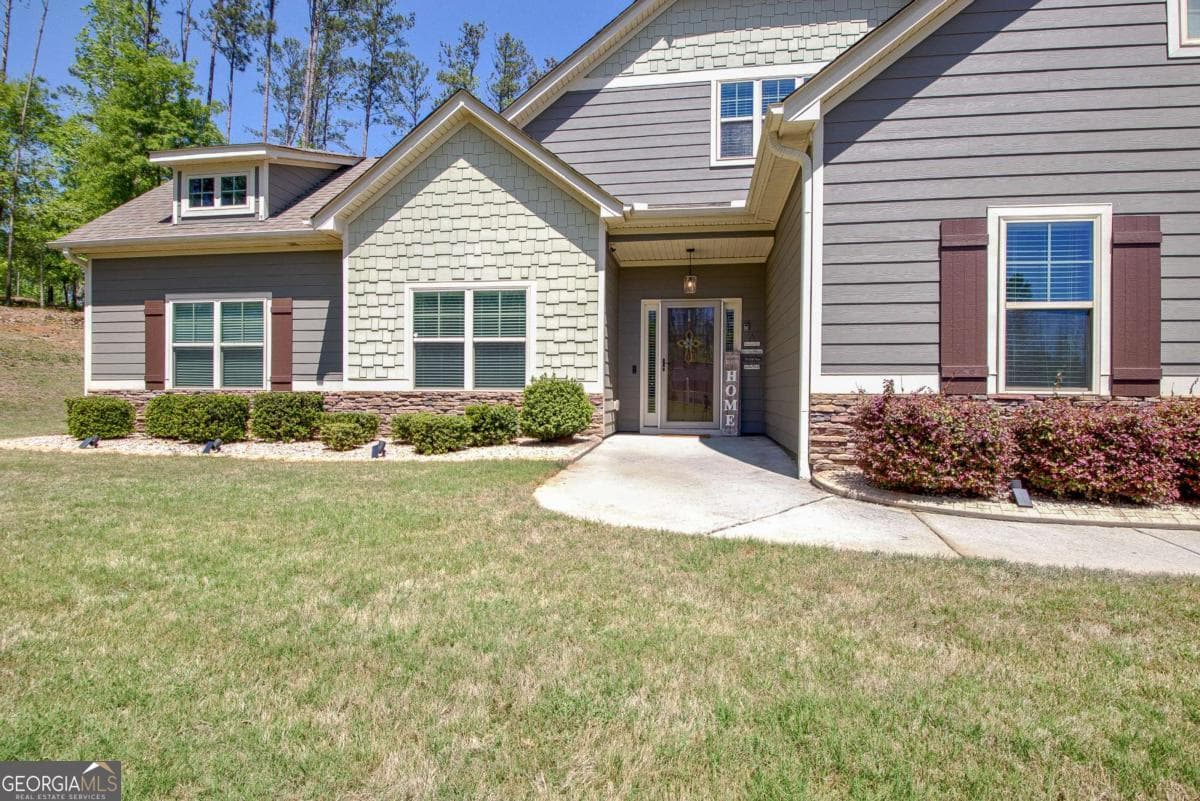4 bedroom, 3 bathroom, 2,791 sq ft single family residence for sale at 153 Carlow Court, Newnan, GA 30263 — photo 4