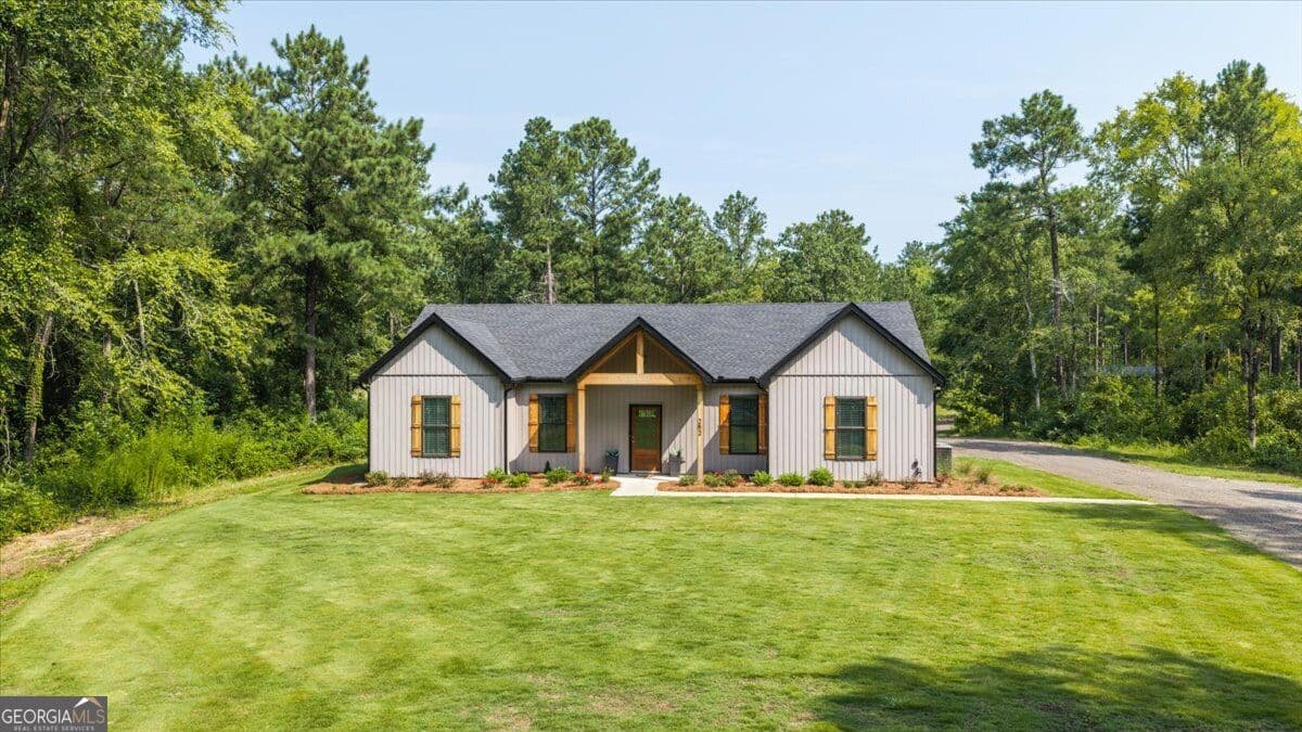 4 bedroom, 2 bathroom, 2,098 sq ft single family residence for sale at 252 Rum Creek Pass, Juliette, GA 31046 — photo 2