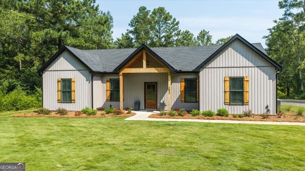 4 bedroom, 2 bathroom, 2,098 sq ft single family residence for sale at 252 Rum Creek Pass, Juliette, GA 31046 — photo 4