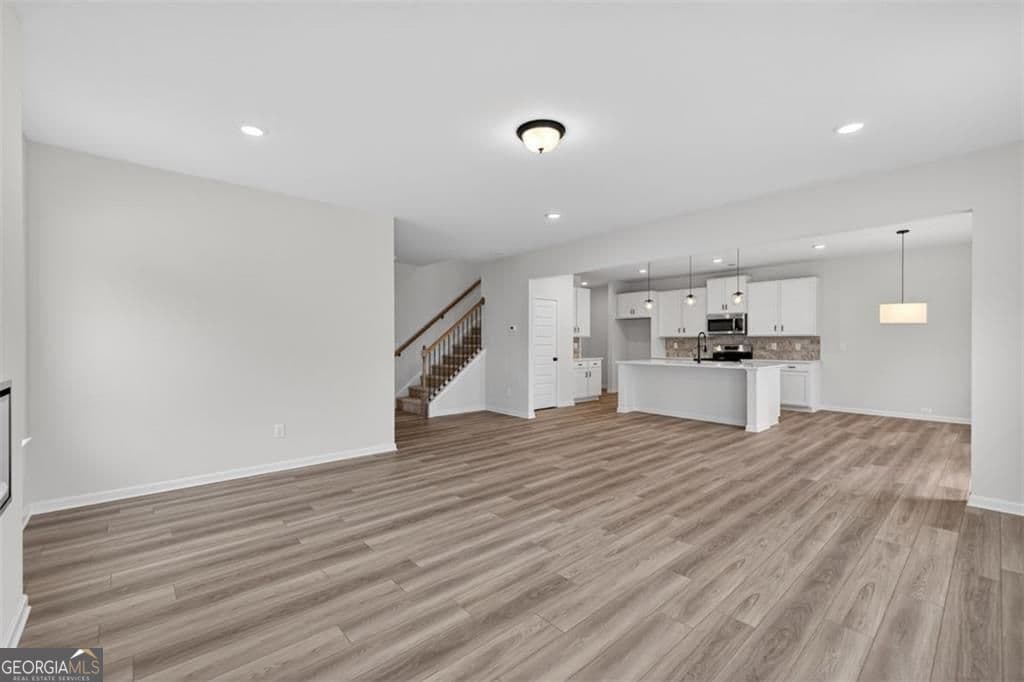 4 bedroom, 2.5 bathroom, 2,565 sq ft single family residence for sale at 550 Grover Street, Hoschton, GA 30548 — photo 9
