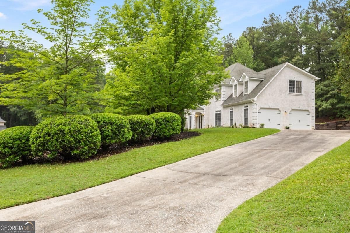 4 bedroom, 2.5 bathroom, 2,768 sq ft single family residence for sale at 1841 SW Lake Cove Drive, Atlanta, GA 30331 — photo 1 of 24