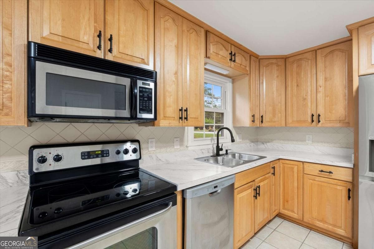 5 bedroom, 2.5 bathroom single family residence for rent at 3220 Casteel Road, Marietta, GA 30062 for $3,400 a month — photo 9