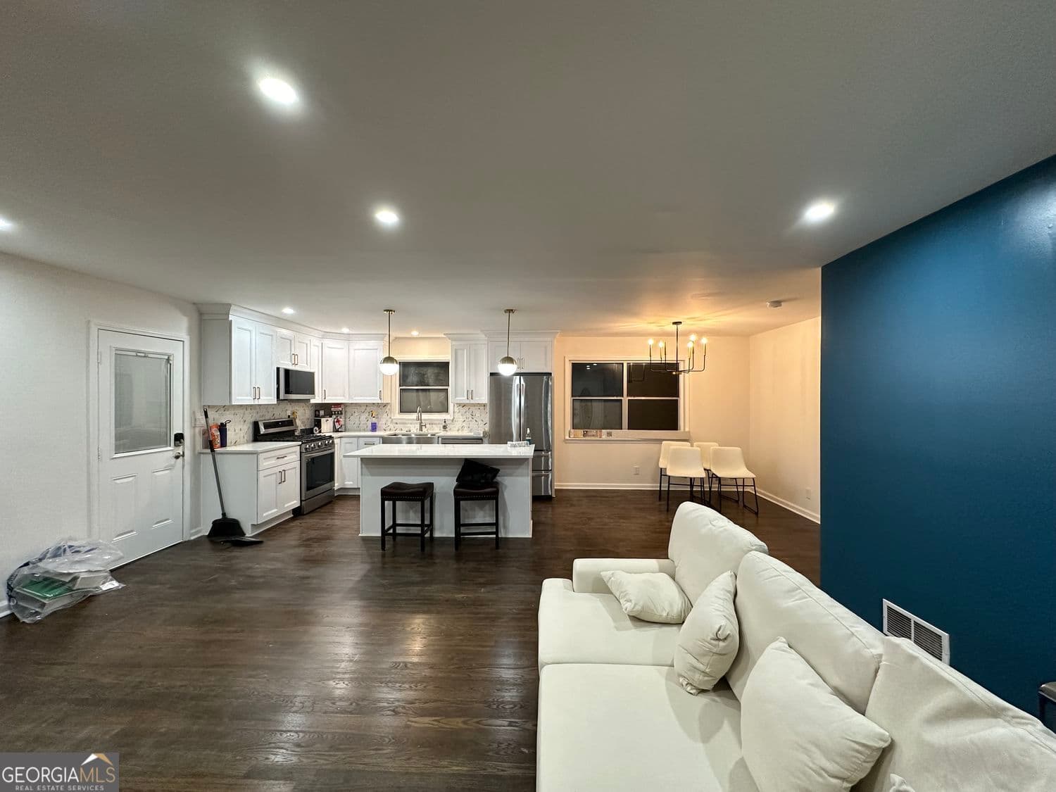 3 bedroom, 3 bathroom, 2,572 sq ft single family residence for sale at 2691 Westchester Drive, Atlanta, GA 30344 — photo 7
