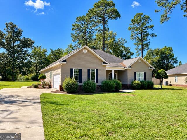 4 bedroom, 2 bathroom, 2,590 sq ft single family residence for sale at 709 Brookwood Drive, Statesboro, GA 30461 — photo 4