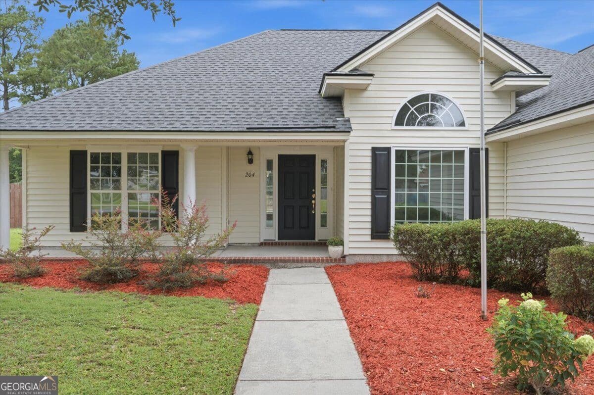 4 bedroom, 2 bathroom, 1,922 sq ft single family residence for sale at 204 Veranda Avenue, Guyton, GA 31312 — photo 2