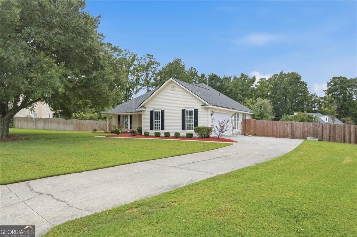 4 bedroom, 2 bathroom, 1,922 sq ft single family residence for sale at 204 Veranda Avenue, Guyton, GA 31312 — photo 3