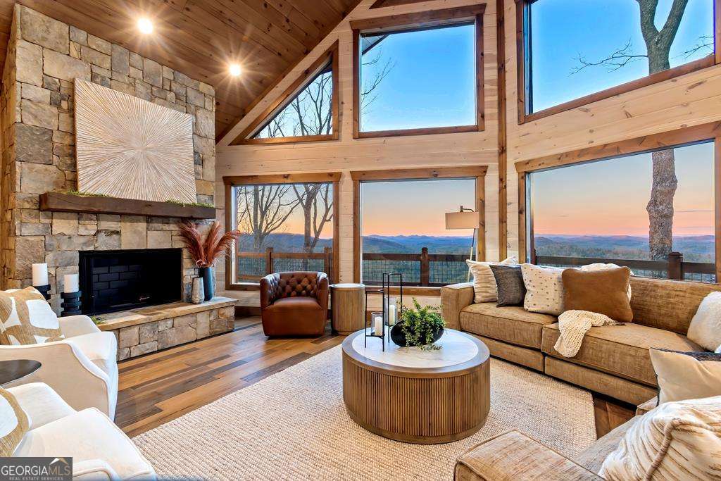 4 bedroom, 4.5 bathroom, 4,200 sq ft cabin,single family residence for sale at 470 Skylight Drive, Blue Ridge, GA 30513 — photo 2
