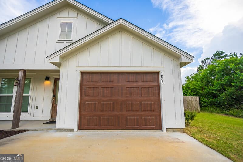 3 bedroom, 2 bathroom, 1,302 sq ft single family residence for sale at 1803 Northside Drive, Valdosta, GA 31602 — photo 7