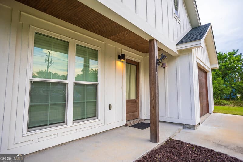 3 bedroom, 2 bathroom, 1,302 sq ft single family residence for sale at 1803 Northside Drive, Valdosta, GA 31602 — photo 5