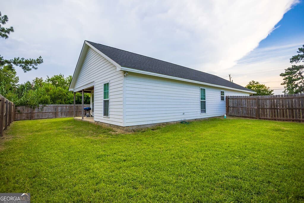 3 bedroom, 2 bathroom, 1,302 sq ft single family residence for sale at 1803 Northside Drive, Valdosta, GA 31602 — photo 9