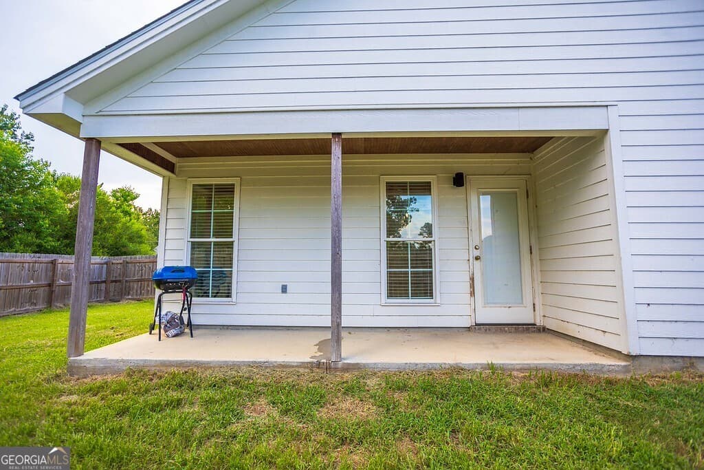 3 bedroom, 2 bathroom, 1,302 sq ft single family residence for sale at 1803 Northside Drive, Valdosta, GA 31602 — photo 10