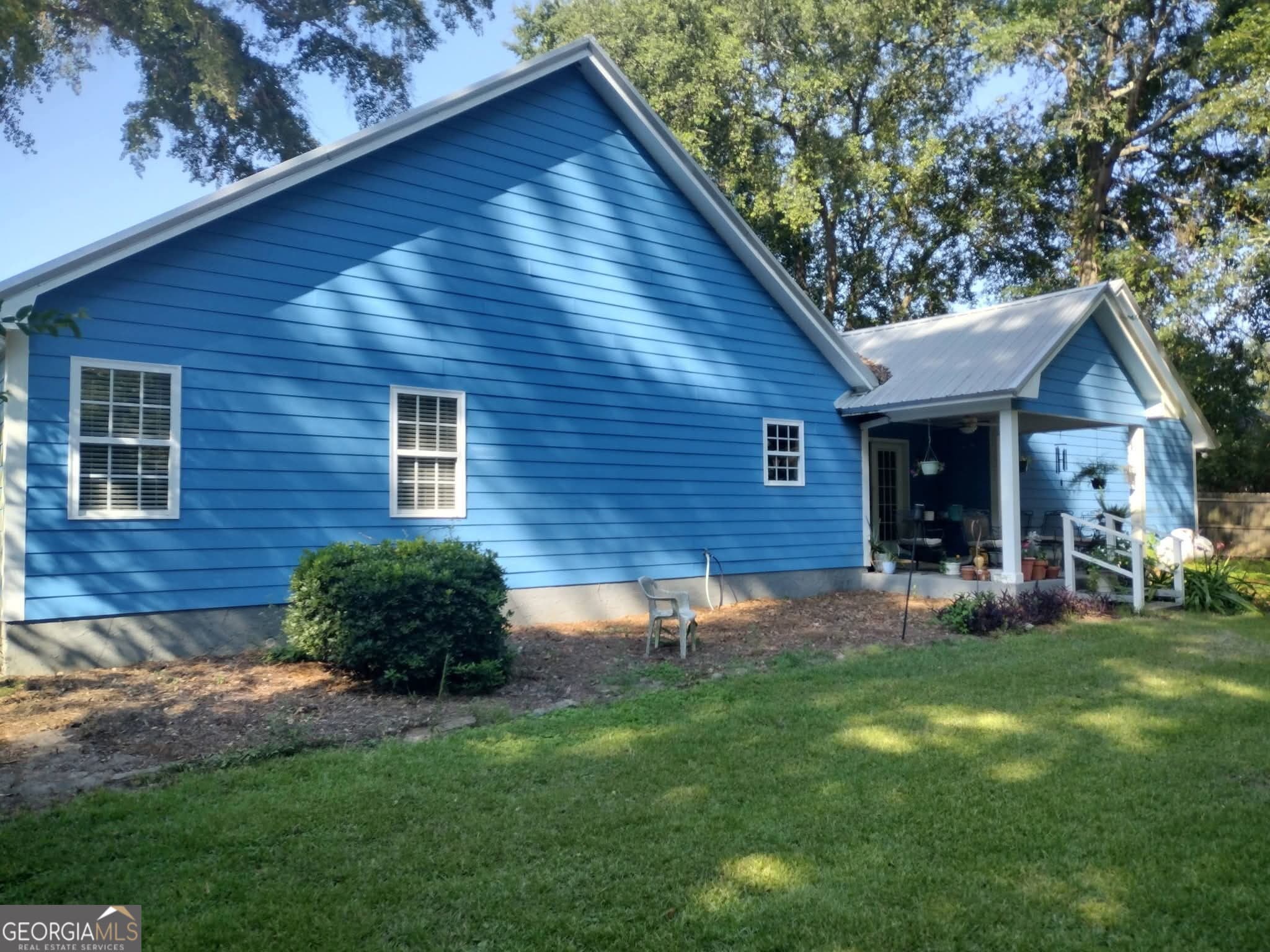 3 bedroom, 2 bathroom, 1,872 sq ft single family residence for sale at 178 Edinborough Drive, Leesburg, GA 31763 — photo 2