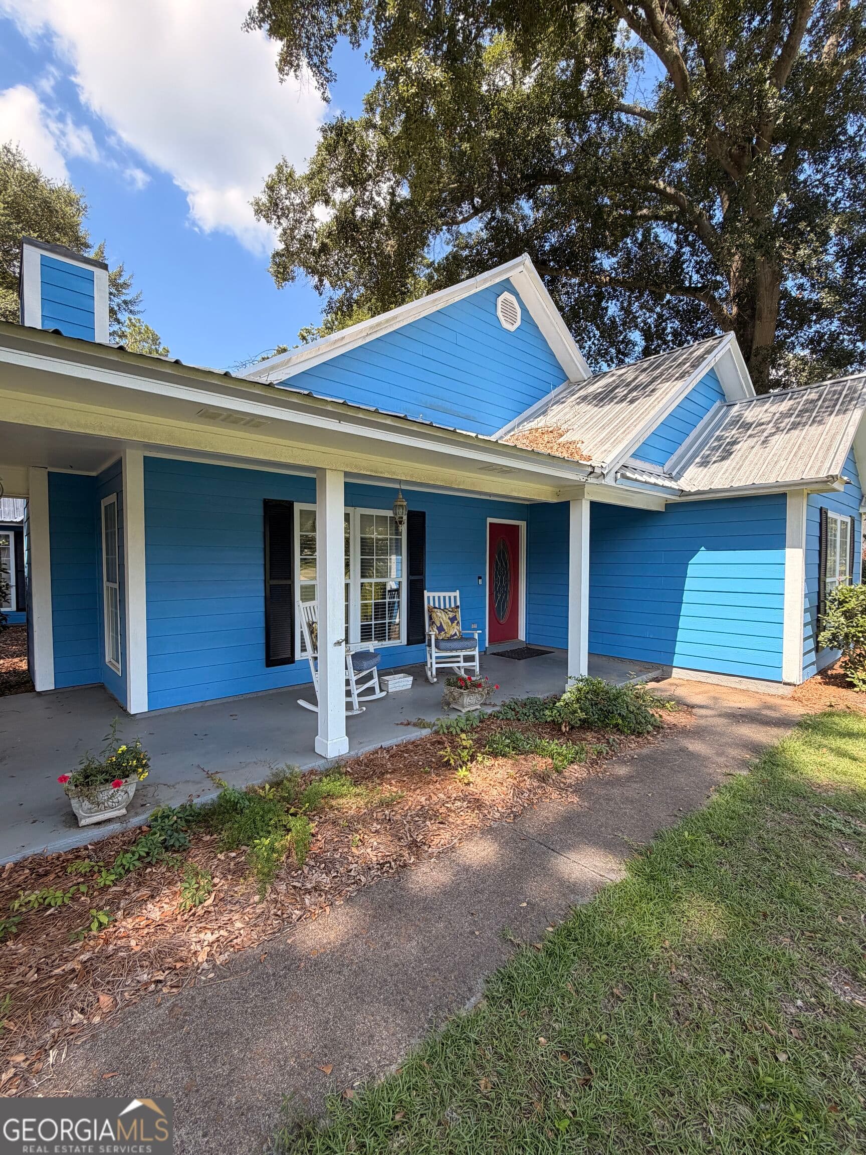 3 bedroom, 2 bathroom, 1,872 sq ft single family residence for sale at 178 Edinborough Drive, Leesburg, GA 31763 — photo 3