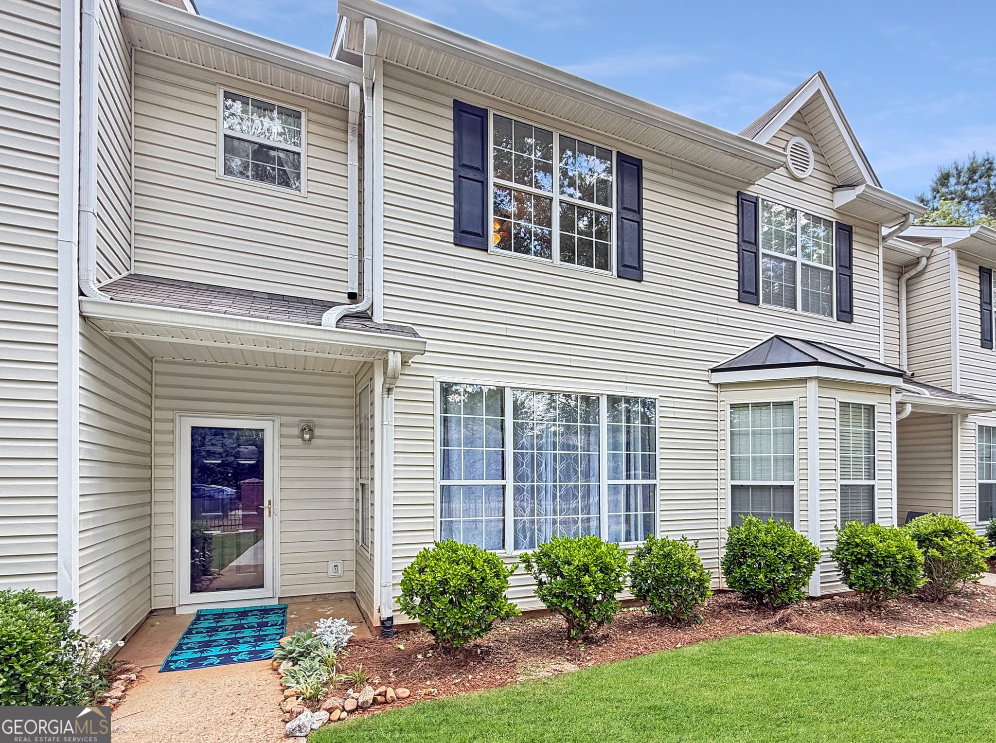 3 bedroom, 2.5 bathroom, 1,384 sq ft townhouse for sale at 353 Smokewood Way, Newnan, GA 30263 — photo 2