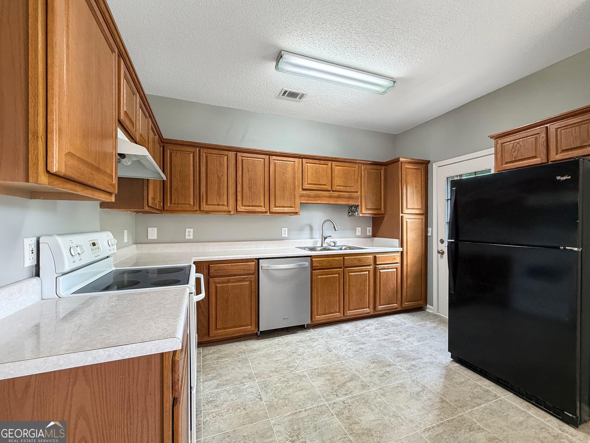 3 bedroom, 2.5 bathroom, 1,384 sq ft townhouse for sale at 353 Smokewood Way, Newnan, GA 30263 — photo 7
