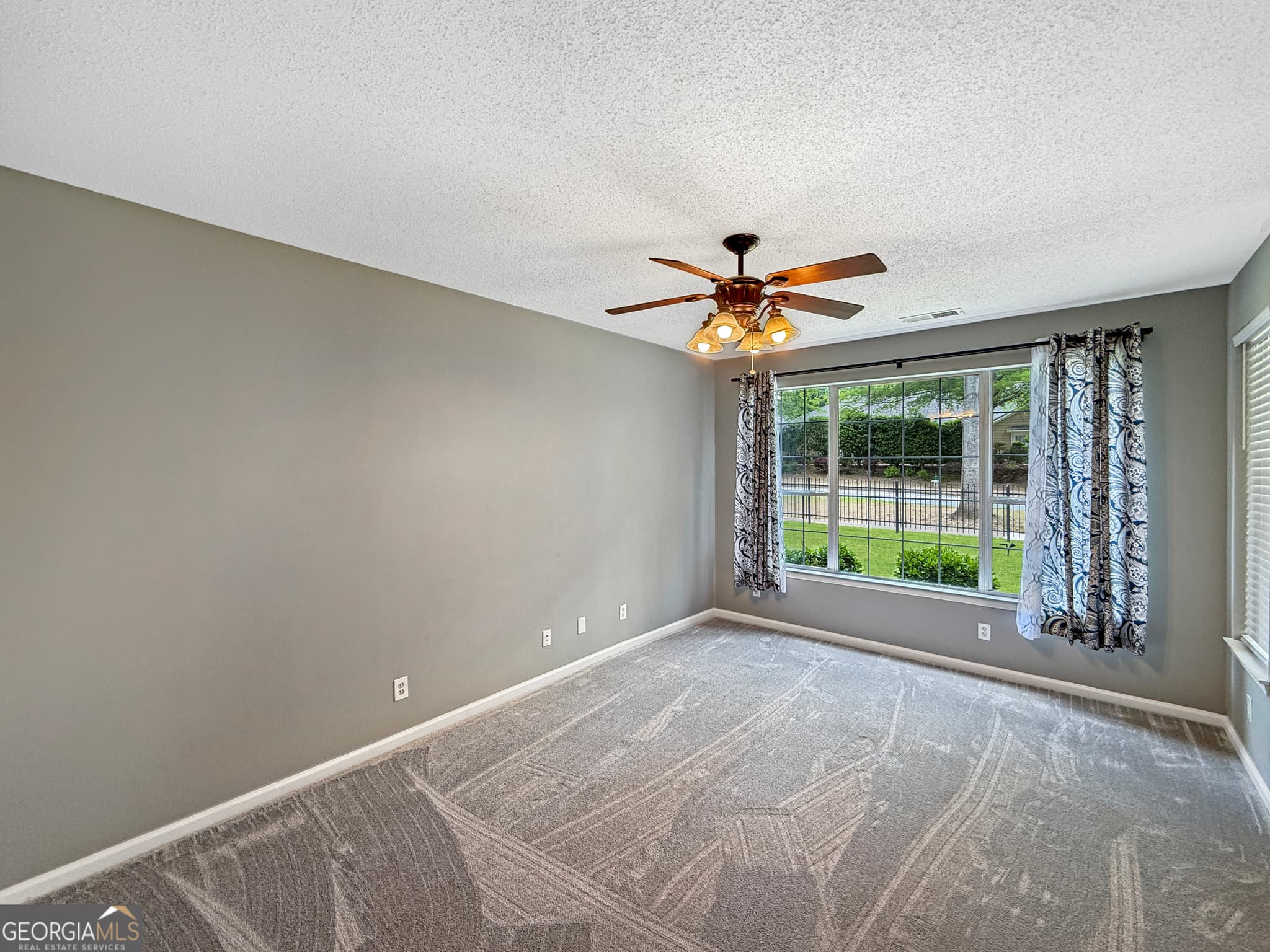 3 bedroom, 2.5 bathroom, 1,384 sq ft townhouse for sale at 353 Smokewood Way, Newnan, GA 30263 — photo 3