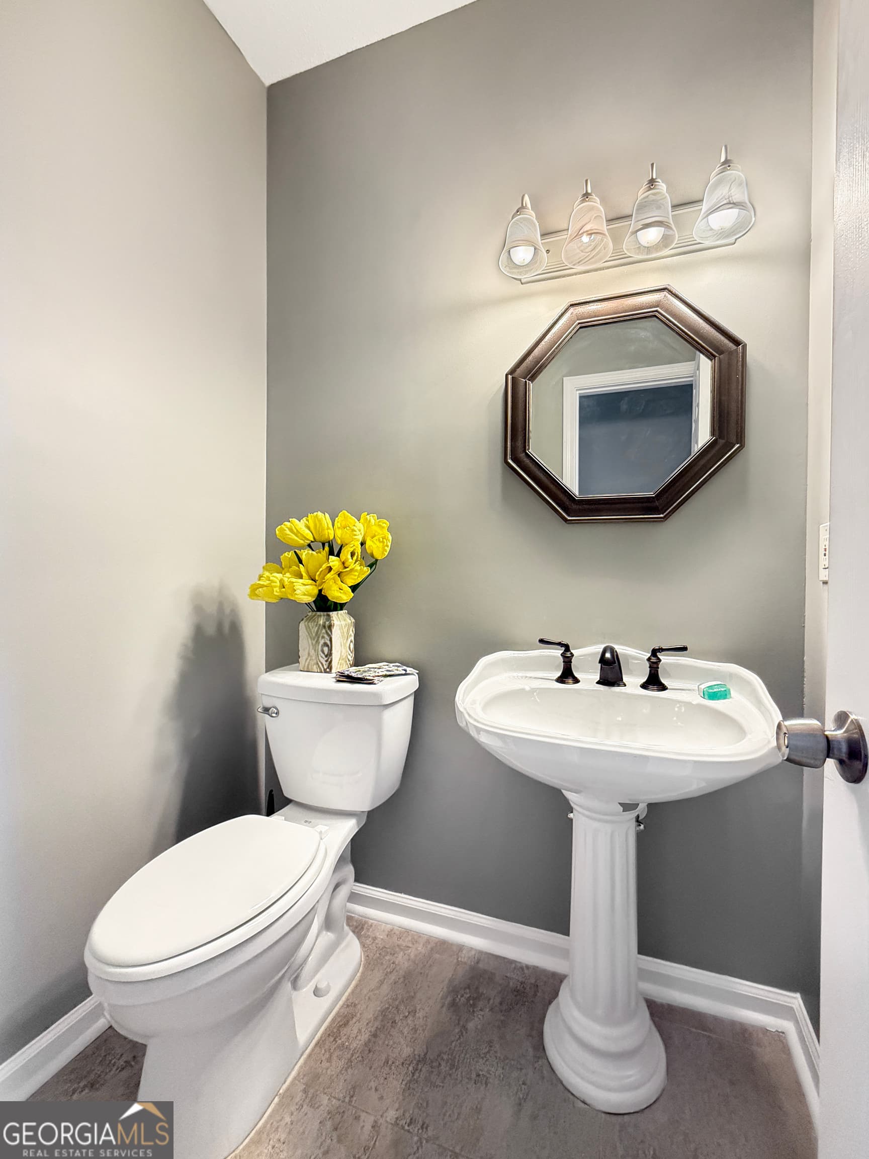 3 bedroom, 2.5 bathroom, 1,384 sq ft townhouse for sale at 353 Smokewood Way, Newnan, GA 30263 — photo 10
