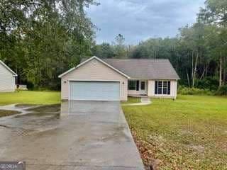 3 bedroom, 2 bathroom, 1,410 sq ft single family residence sold at 933 Azalea Street, Blackshear, GA 31516