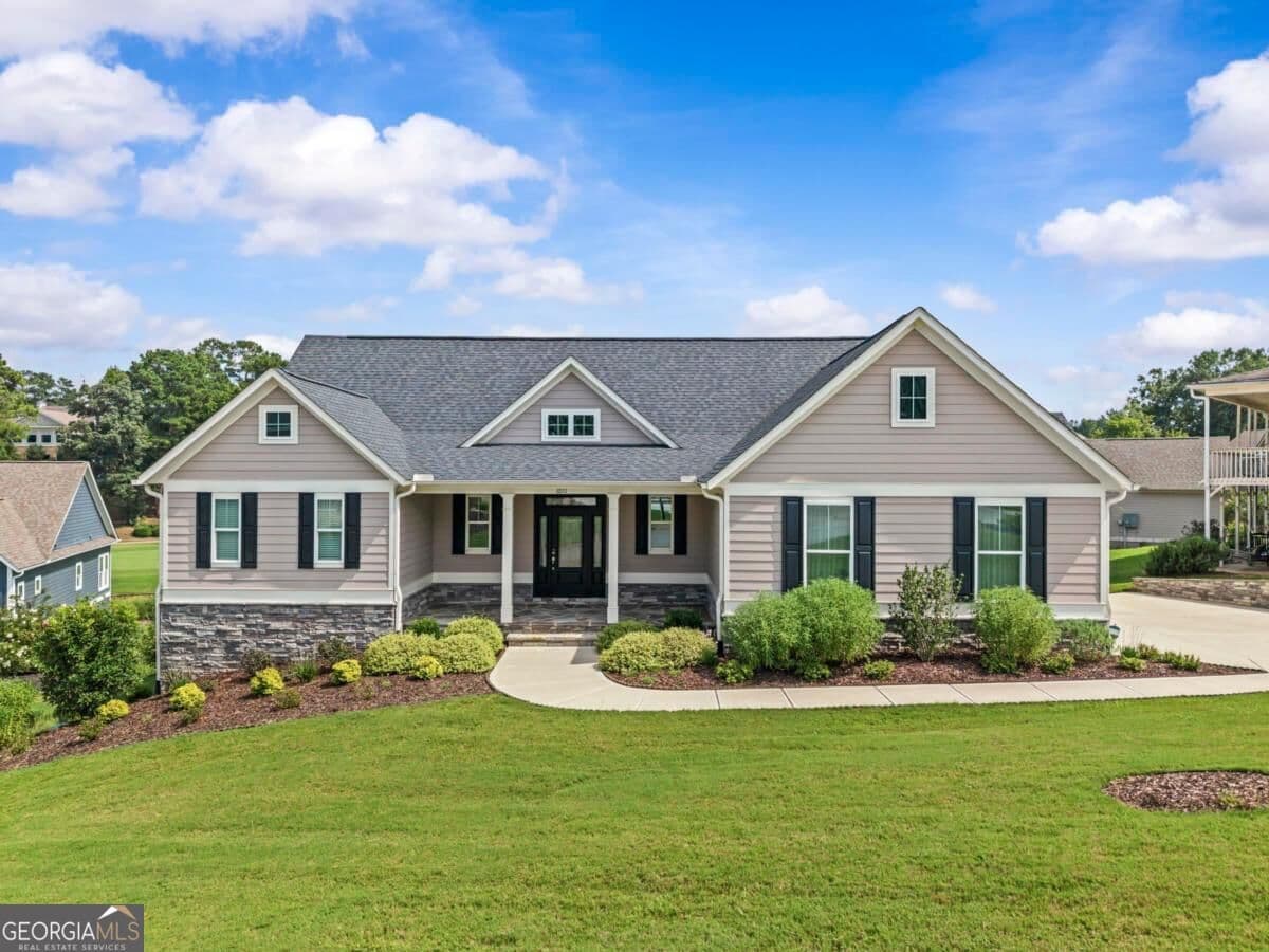 4 bedroom, 3 bathroom, 4,200 sq ft single family residence for sale at 1011 Lofter Place, Greensboro, GA 30642 — photo 1 of 71