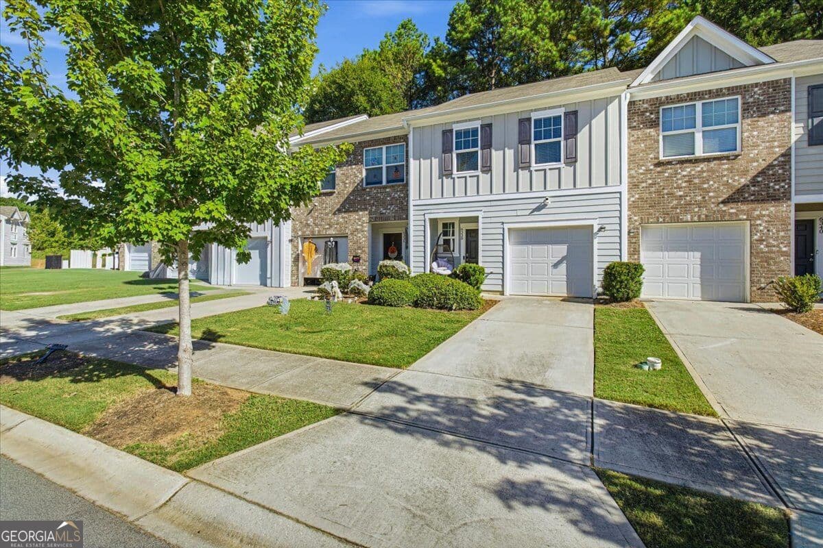3 bedroom, 2.5 bathroom, 1,514 sq ft townhouse for sale at 6338 Kinsland Court, Lithonia, GA 30058 — photo 2