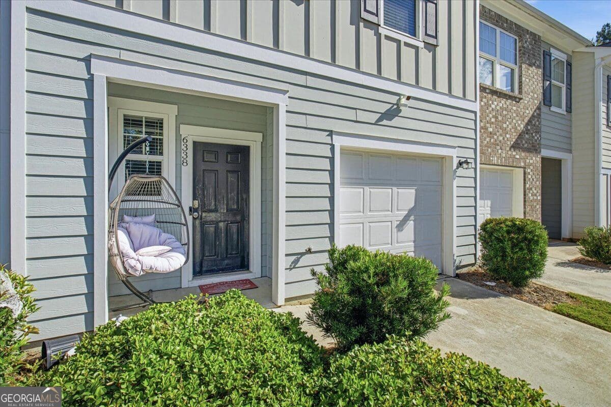 3 bedroom, 2.5 bathroom, 1,514 sq ft townhouse for sale at 6338 Kinsland Court, Lithonia, GA 30058 — photo 3