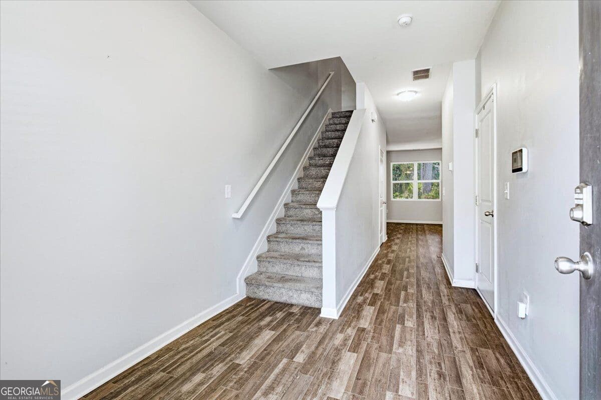 3 bedroom, 2.5 bathroom, 1,514 sq ft townhouse for sale at 6338 Kinsland Court, Lithonia, GA 30058 — photo 5