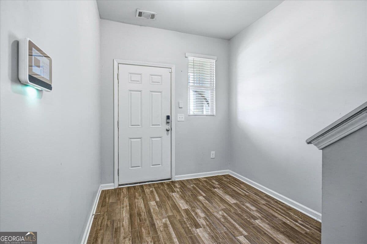 3 bedroom, 2.5 bathroom, 1,514 sq ft townhouse for sale at 6338 Kinsland Court, Lithonia, GA 30058 — photo 4