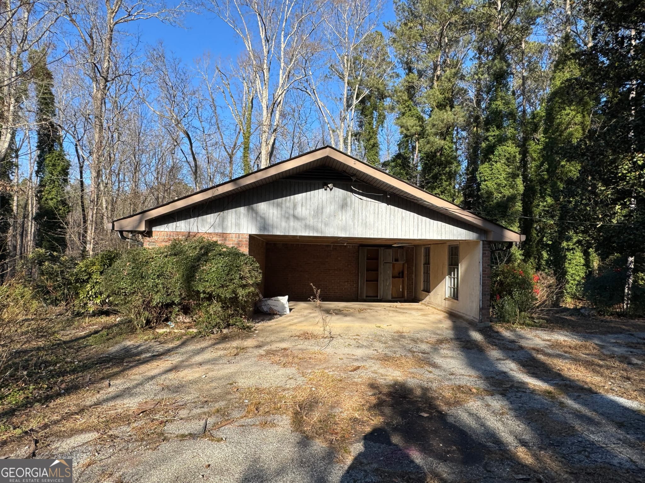 3 bedroom, 2.5 bathroom, 1,296 sq ft single family residence for sale at 3955 Demooney Road, Atlanta, GA 30349 — photo 3