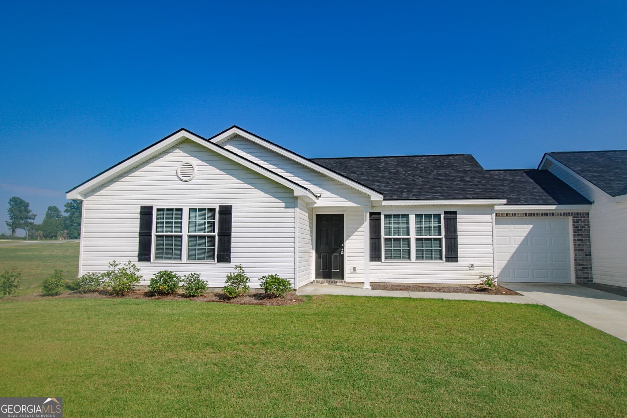 3 bedroom, 2 bathroom, 1,262 sq ft duplex for rent at 124 Callaway Crescent, Statesboro, GA 30458 for $1,675 a month — photo 1 of 1