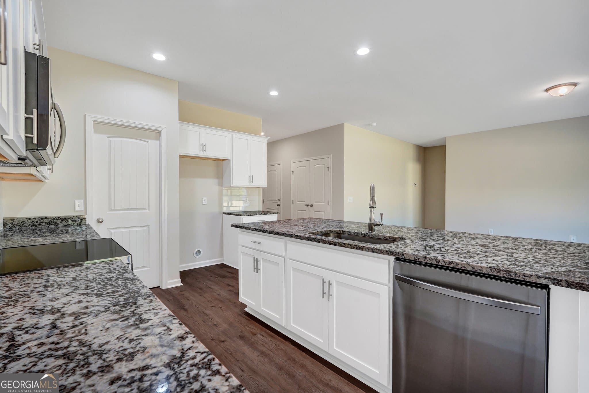 4 bedroom, 3 bathroom, 2,029 sq ft single family residence under contract at 127 Lakeview Pines Way, Statesboro, GA 30461 — photo 10