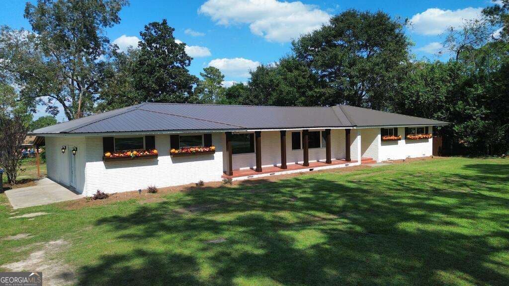 4 bedroom, 3.5 bathroom, 2,968 sq ft single family residence for sale at 911 W Roanoke Drive Extension, Fitzgerald, GA 31750