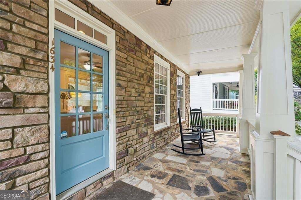 4 bedroom, 2.5 bathroom, 2,514 sq ft single family residence for sale at 1634 Gilstrap Lane, Atlanta, GA 30318 — photo 3