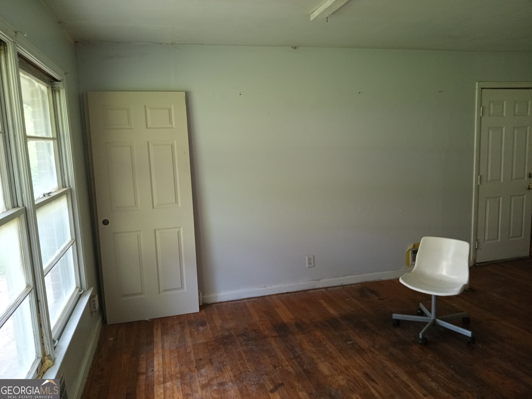 3 bedroom, 1 bathroom, 2,100 sq ft single family residence for sale at 4842 Ridgewood Drive, Forest Park, GA 30297 — photo 2