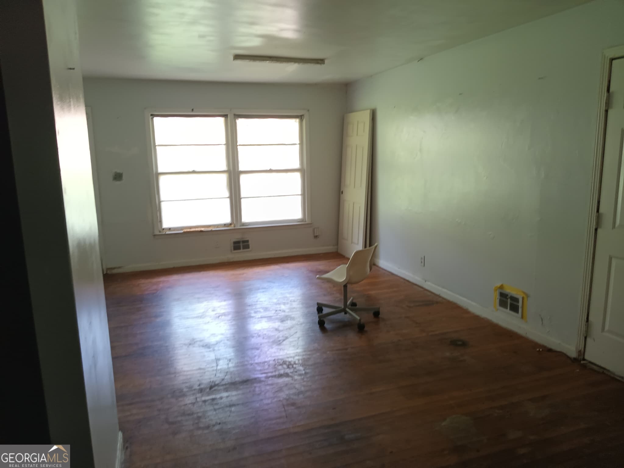 3 bedroom, 1 bathroom, 2,100 sq ft single family residence for sale at 4842 Ridgewood Drive, Forest Park, GA 30297 — photo 5