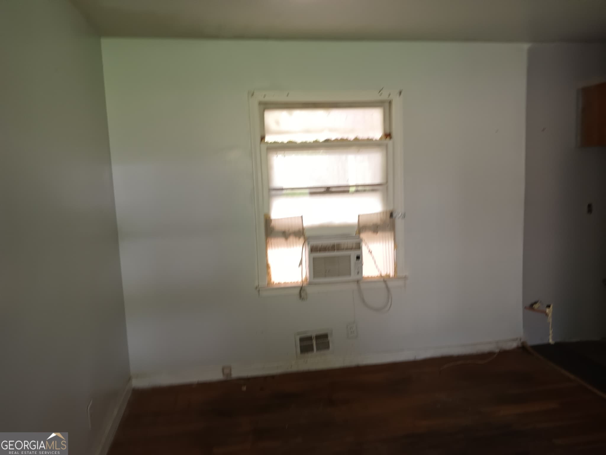 3 bedroom, 1 bathroom, 2,100 sq ft single family residence for sale at 4842 Ridgewood Drive, Forest Park, GA 30297 — photo 4