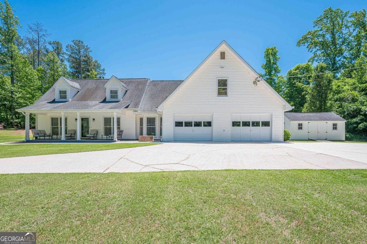 3 bedroom, 3 bathroom single family residence sold at 3555 Hovers Road, Powder Springs, GA 30127