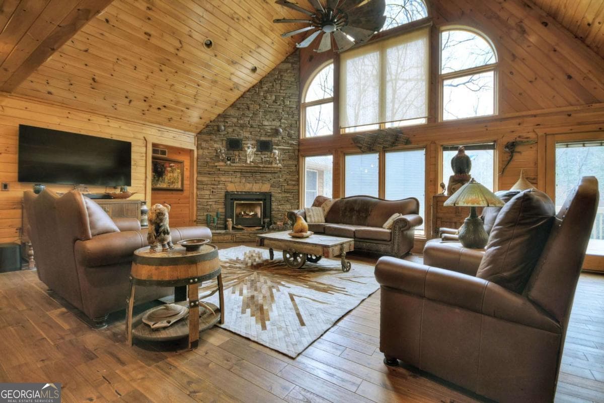 5 bedroom, 3 bathroom, 3,996 sq ft cabin,single family residence for sale at 324 Cooper Creek Drive, Suches, GA 30572 — photo 5