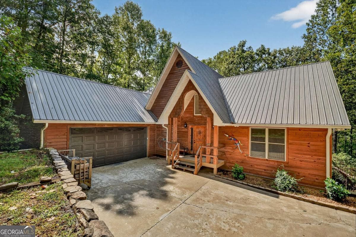 5 bedroom, 3 bathroom, 3,996 sq ft cabin,single family residence for sale at 324 Cooper Creek Drive, Suches, GA 30572 — photo 8